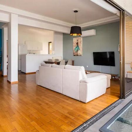 Βright Walled Designed Apt In Glyfada Center Athens Luaran gambar