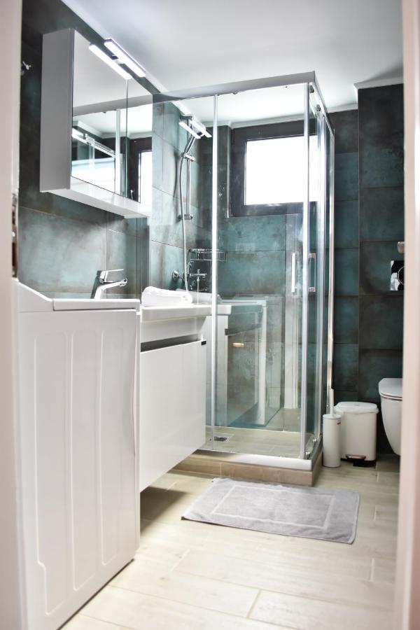 Βright Walled Designed Apt In Glyfada Center Athens Luaran gambar