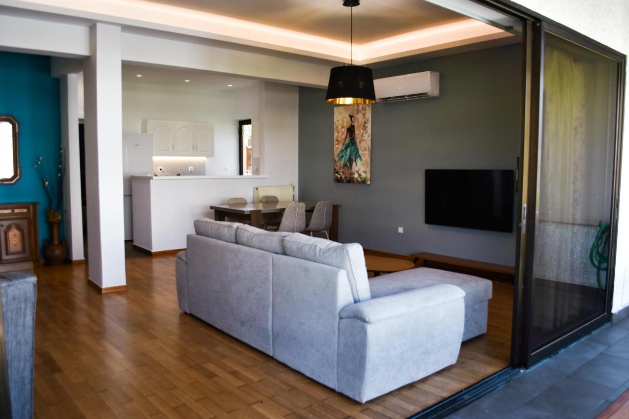 Βright Walled Designed Apt In Glyfada Center Athens Luaran gambar
