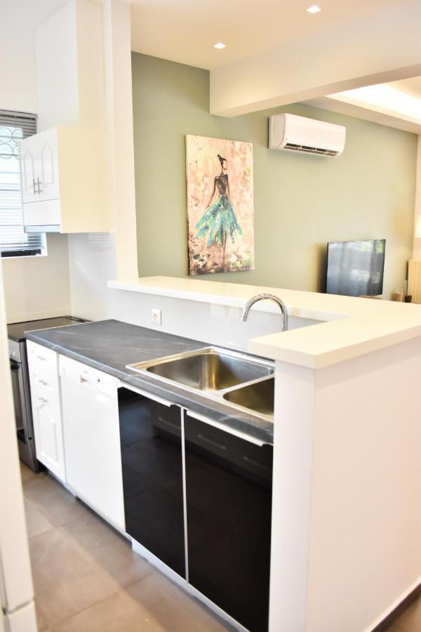 Βright Walled Designed Apt In Glyfada Center Athens Luaran gambar