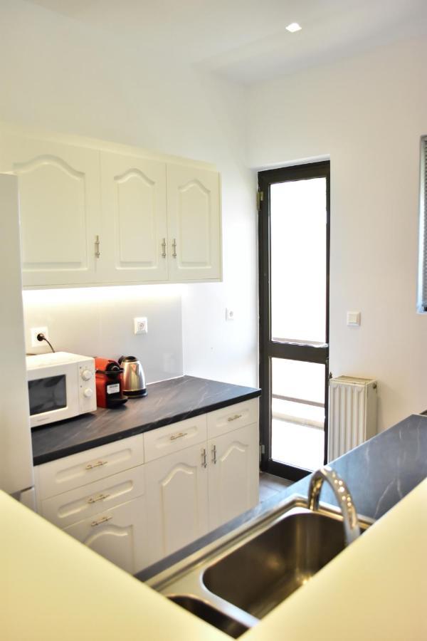 Βright Walled Designed Apt In Glyfada Center Athens Luaran gambar