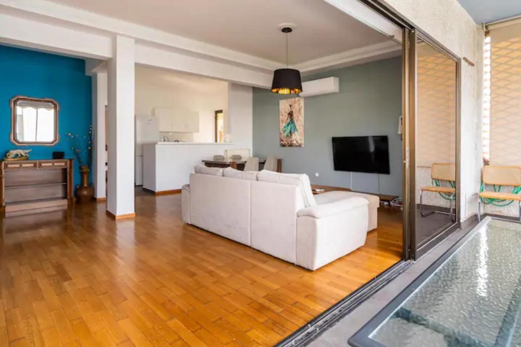 Βright Walled Designed Apt In Glyfada Center Athens Luaran gambar