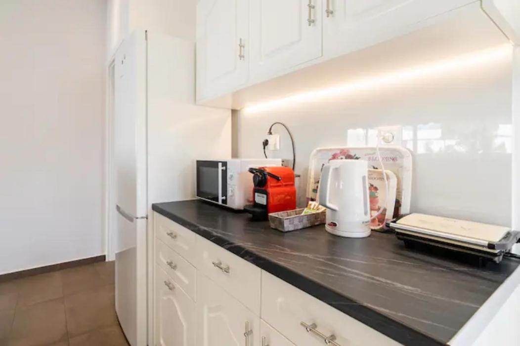 Βright Walled Designed Apt In Glyfada Center Athens Luaran gambar