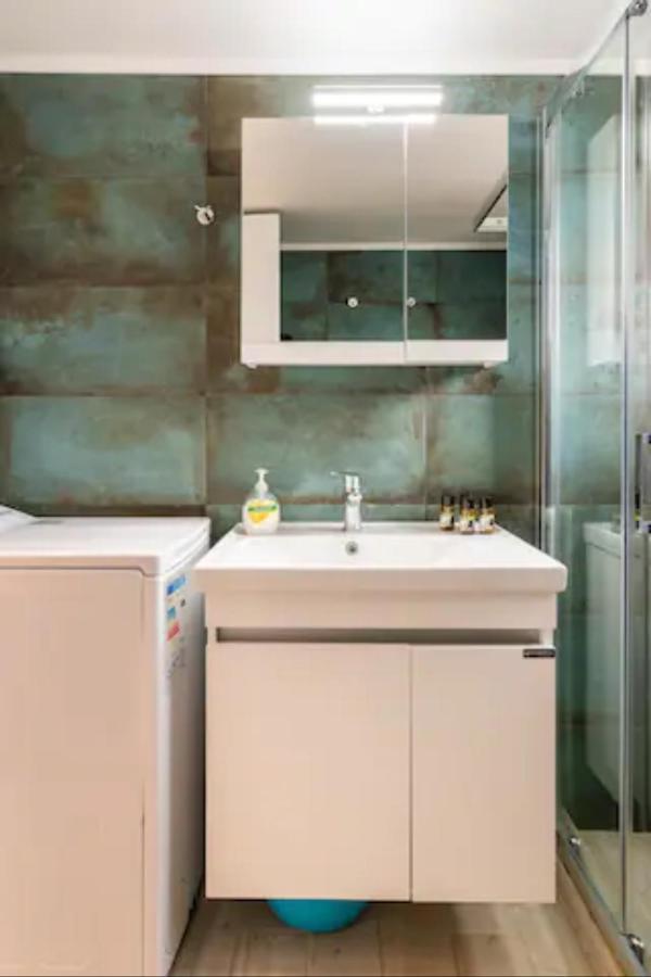 Βright Walled Designed Apt In Glyfada Center Athens Luaran gambar