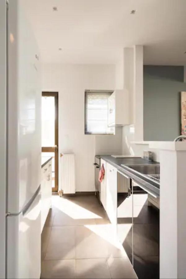 Βright Walled Designed Apt In Glyfada Center Athens Luaran gambar